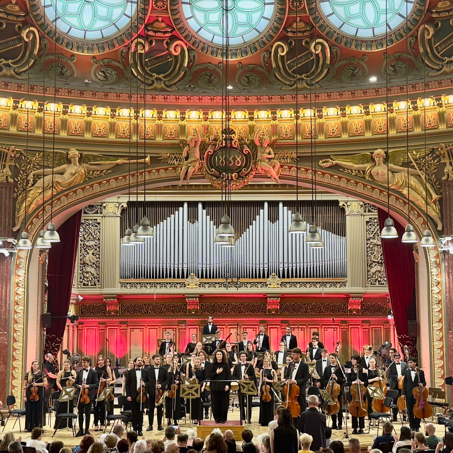 Dva festivala, ena glasbena čarovnija – Slovenski mladinski orkester navdušil na dveh prestižnih romunskih festivalih